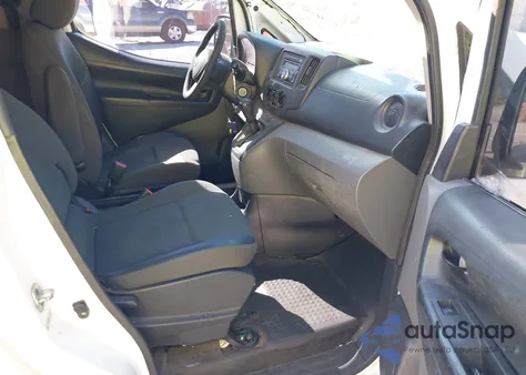 2015 Nissan Nv200 S/Sv z USA, uszkodzony, nr VIN 3N6CM0KN4FK735377